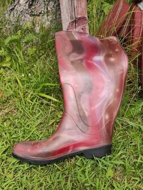 Women's Pink Swirl Heeled Boots - Patterned Rain Boots  Sz 10 VNPLC